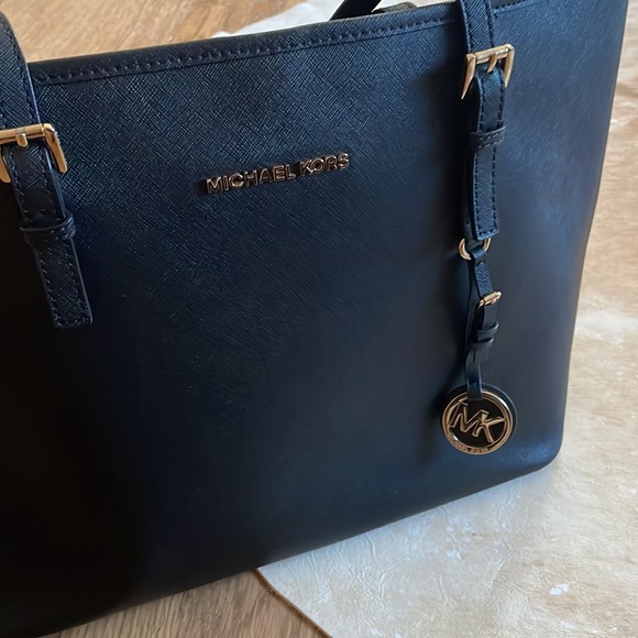 Michael Kors large jet set black travel tote - Picture 4 of 10